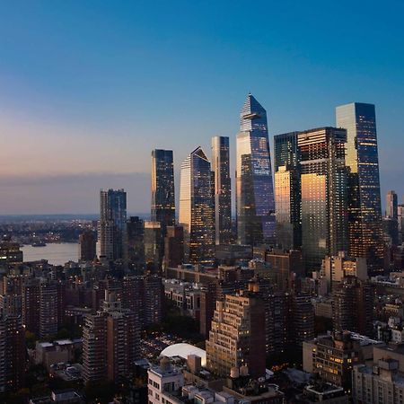 Hyatt Place New York Chelsea Exterior photo Philadelphia skyline