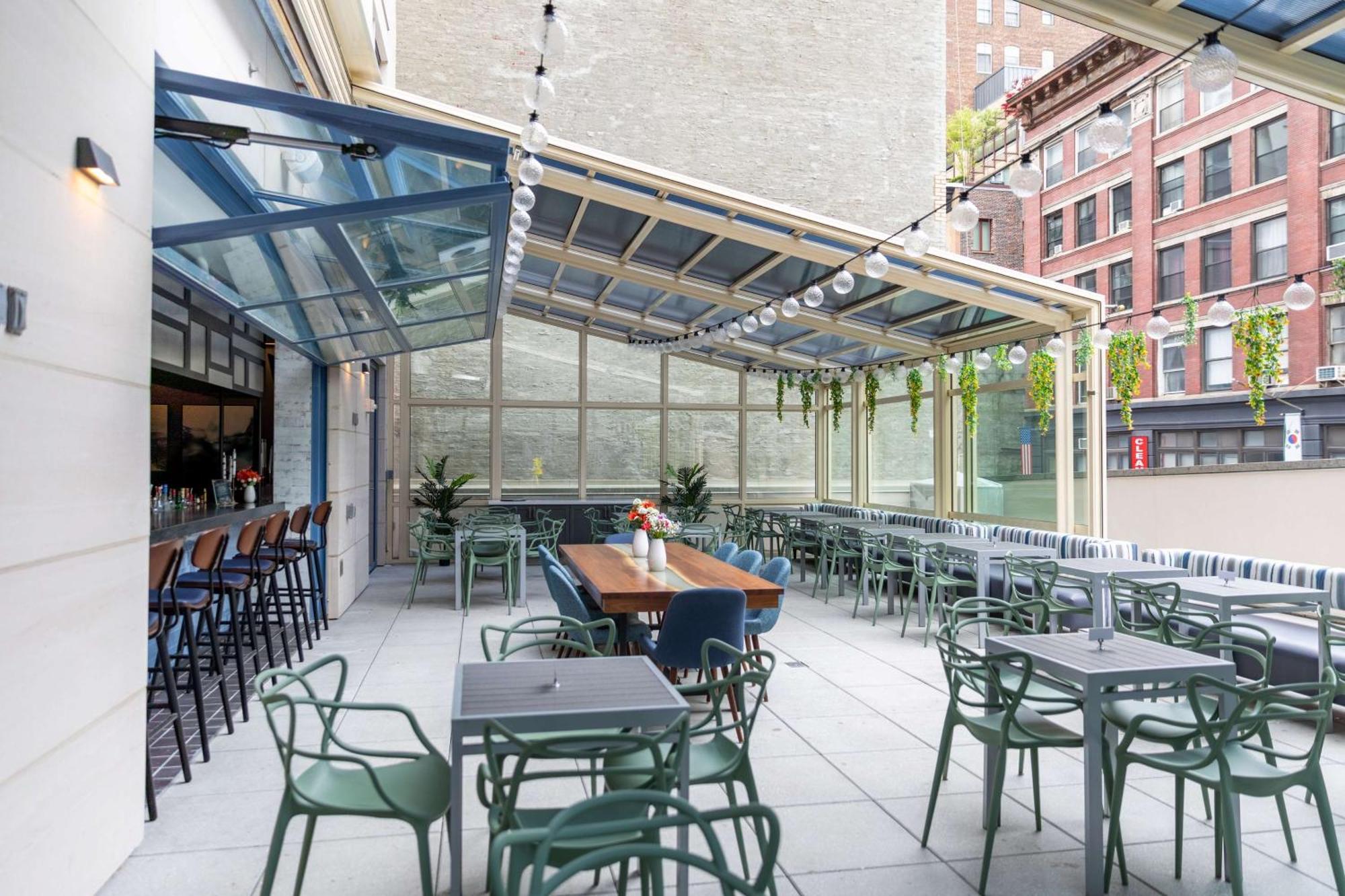 Hyatt Place New York Chelsea Exterior photo "The patio at the restaurant is open to the public."